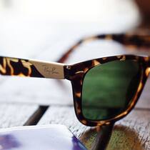 Ray Ban: Gehört zum weltgrössten Brillenhersteller Luxottica.  João André O. Dias/Flickr/CC