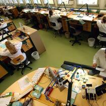 Für die Angestellten in der Uhrenindustrie bleiben auch die Aussichten für 2026 unsicher. (Archivbild).