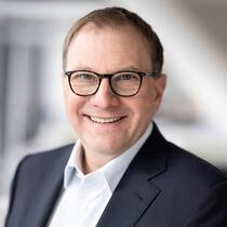 Martin Hirzel ist seit Januar 2021 Präsident von Swissmem, dem Verband der Schweizer Maschinen-, Elektro- und Metallindustrie, und seit über 25  Jahren in der Schweizer Industrie tätig.