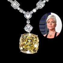 Der berühmte Tiffany-Diamant bringt 128,54 Karat auf die Waage. Sein Kissenschliff mit 82 Facetten wurde bewusst so gewählt: Dadurch kommt die gelbe Farbe des Diamanten am besten zur Geltung.
