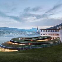Im zeitgenössischen Glasgebäude in Le Brassus lädt AP zu einer Sonderausstellung ein.
