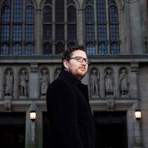Nic Cheesman vor der Universität Birmingham: «Die Idee, dass die Demokratie nicht mehr überlegen ist, gewinnt an Bedeutung.»