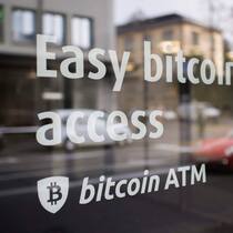 Bitcoin-ATM: Bei der Falcon Private Bank in Zürich können Bitcoin am Automaten gekauft werden.