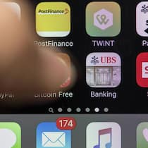 So schnell wie eine SMS: Wer Glück hat, kann schon heute Geld in Echtzeit Überweisen.