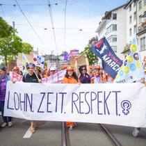 Frauen demonstrieren gegen die anhaltende Lohndiskriminierung bei gleicher Arbeit am Frauenstreik am 14. Juni 2019.