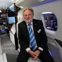 Oscar Schwenk: Der Pilatus-CEO posiert zufrieden in einem PC-24.   Keystone
