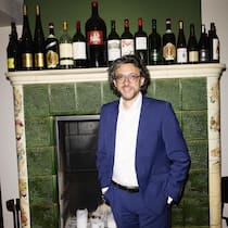 Andrin Willi ist gelernter Hotelier und gilt als einer der «profiliertesten Gastrojournalisten des Landes» («WOZ»), als Gastronomieexperte, der vom «Essen besessen» ist («Tages-Anzeiger»).