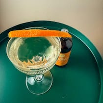 Der Drink aus Fino Sherry und trockenem Vermouth besticht durch seinen klaren, nussigen Geschmack