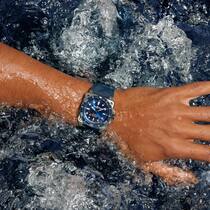 Die BR 03 Diver im Stahlgehäuse mit blauem Zifferblatt – eins von fünf neuen Modellen.