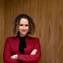 Jamie Vrijhof-Droese leitet seit 2019 WHVP, einen Wealth Manager für US-Kunden, in zweiter Generation. Zudem ist sie Verwaltungsrätin der Raiffeisenbank an der Limmat.