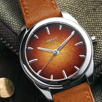 Ein Paradeexemplar der Marke: Die Golden Hour, in deren 39-mm-Gehäuse ein Automatikwerk von La Joux-Perret steckt. Preis: 2400 Fr.