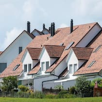 Ein- und Mehrfamilienhäuser in Bachenbülach ZH: Die Wohneigentumsquote steigt im Alter zunehmend.