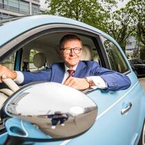 Fiat statt Bentley: Jörg Wolle fährt zum BILANZ-Gespräch vor.