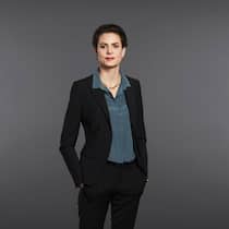 Seit 2022 ist Nora Teuwsen Chefin von ABB Schweiz. Die Juristin war davor Partnerin in der Zürcher Kanzlei Bär & Karrer und Chefjuristin der SBB.