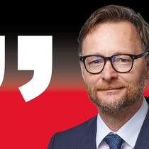 «Ein brutaler Wechsel von der Gucci-Handtasche zum Kampfpanzer», stellt Erich Gerbl fest.
