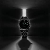 Die Dark Night von Hanova: Eine Uhr, welche die Dunkelheit zelebriert.