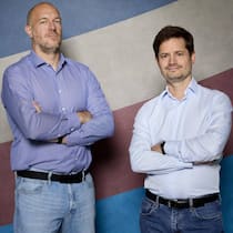 Gianluca Corbellini (l.) und Davide Rivola optimieren den Stromverbrauch ihrer Kundschaft.