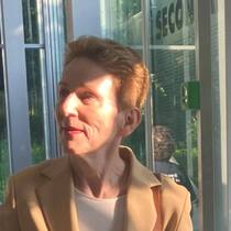 Maja Oeri, Urenkelin von Roche-Gründer Fritz Hoffmann-La Roche und Kunstmäzenin, bindet Sohn Melchior ein.