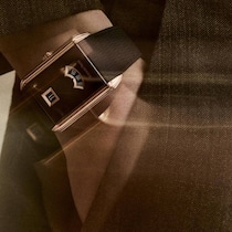 Audemars Piguet präsentiert die Neo Frame Jumping Hour: eine digitale Uhr im Retrodesign.