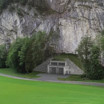 Am Fuss des Brünig-Felsmassivs: der Eingang zu Schatzkammern für Superreiche.