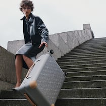 Ein Rollkoffer – wie hier von Louis Vuitton – darf beim Kurztrip in eine Stadt nicht fehlen.