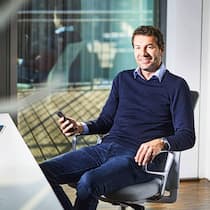 Tim Stracke von Chrono 24: «Dass Serien heute als Bühne für Uhrendesign fungieren, ist kein Zufall.»