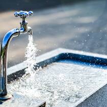 wasser_brunnen_ausschütten_dividenden