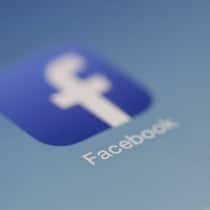 Facebook-Logo: Bald können Schweizer hier auch Arbeitsplätze suchen.