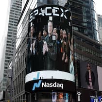 Visuals von Elon Musk und SpaceX beim Nasdaq in New York.