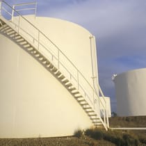 Rohöllagerung. Die Anleger befürchten, dass sich die steigenden Ölpreise auf die Inflation auswirken werden.