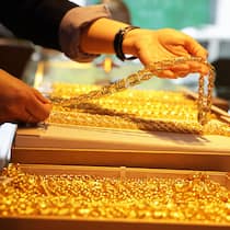 Goldschmuck in einem Laden in Huzhou, China.