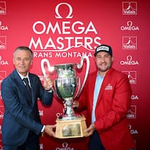 Raynald Aeschlimann (l.) mit Thriston Lawrence aus Südafrika, der im August am Omega European Masters 2025 im Crans-sur-Sierre Golf Club siegte.