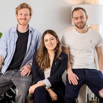 Die Crowd investierte 5 Millionen Franken in nachhaltige Outdoorkleidung von Nikin. Robin Gnehm, Carla Vilela Gonzaga Hänny und Nicholas Hänny sind die Köpfe hinter dem Schweizer Modelabel.