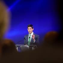 Kevin Warsh spricht an einem Anlass des Internationalen Währungsfonds (April 2025).