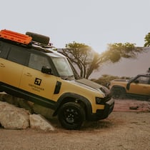Der neue Defender "Trophy Edition" im Sonnenaufgang.