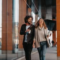 Instant-Genuss oder Investition? Bereits den Gegenwert von vier Coffee-to-go lässt sich in einen Fondssparplan einzahlen. Anlegen war noch nie so einfach. 