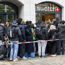 Bei der Lancierung der «Royal Pop» bildeten sich vor den Swatch-Stores lange Warteschlangen.