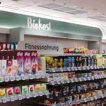 Die beiden Drogerieketten (hier eine Rossmann-Filiale) kämpfen um den Schweizer Markt.