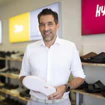 Co-CEO Claudio Minder ist stolz auf den Schweizer Produktionsstandort in Sennwald SG.