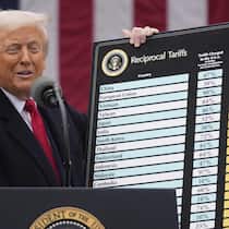 Im April 2025 schockte US-Präsident Donald Trump die Welt mit seiner Zoll-Tafel.