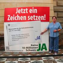 «Wir wollen Qualität, nicht Masse»: Magdalena Martullo-Blocher vor einem Plakat der Nachhaltigkeits-Initiative.