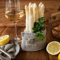 Die Vielfalt an Weissweinen die zu Spargel passen ist gross.