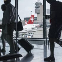Passagiere am Flughafen Zürich: Die neuen EU-Fluggastrechte sollten bald in Kraft treten.
