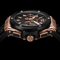 Hublot legiert Gold mit Platin und Hightech-Materialien für mehr Härte und einen charakteristischen rötlicheren Farbton: Das «King Gold» ist in der Big Bang Original Unico King Gold Ceramic verbaut.