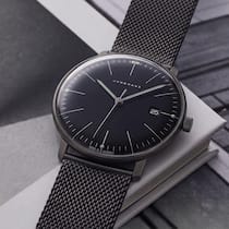 Die legendäre Max-Bill-Uhr von Junghans bekommt Zuwachs – in Schwarz.