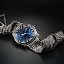 Das Uhrenarmband wird im 3D-Drucker gefertigt und verbindet die Vorteile von Stoff und Metall.