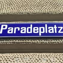 Schild am Zürcher Paradeplatz, dem symbolischen Schweizer Finanzzentrum.