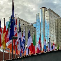 Während sich die Anleger auf ein weiteres potenzielles Rekordjahr vorbereiten, wird Selektivität im Sekundärmarkt unerlässlich sein, wobei Europa als Lichtblick hervorsticht.