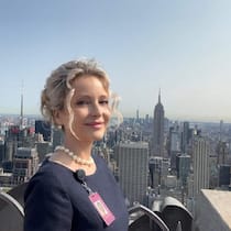 Beraterin und Buchautorin Sandra Navidi an ihrem Wohnort New York City.