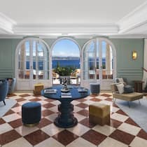 Blick von der Lobby der «Althoff Villa Belrose» auf den Golf von Saint-Tropez.